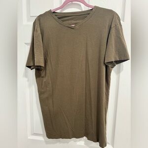 Alphalete Vneck shirt